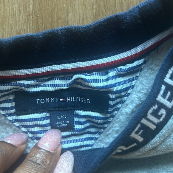Tommy Hilfiger long sleeve - Picture 5 of 6